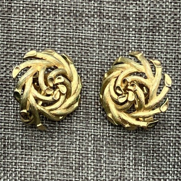Trifari Clip On Earrings As Is Gold Branches Swirl Classic Vintage Retro Granny - Picture 1 of 6
